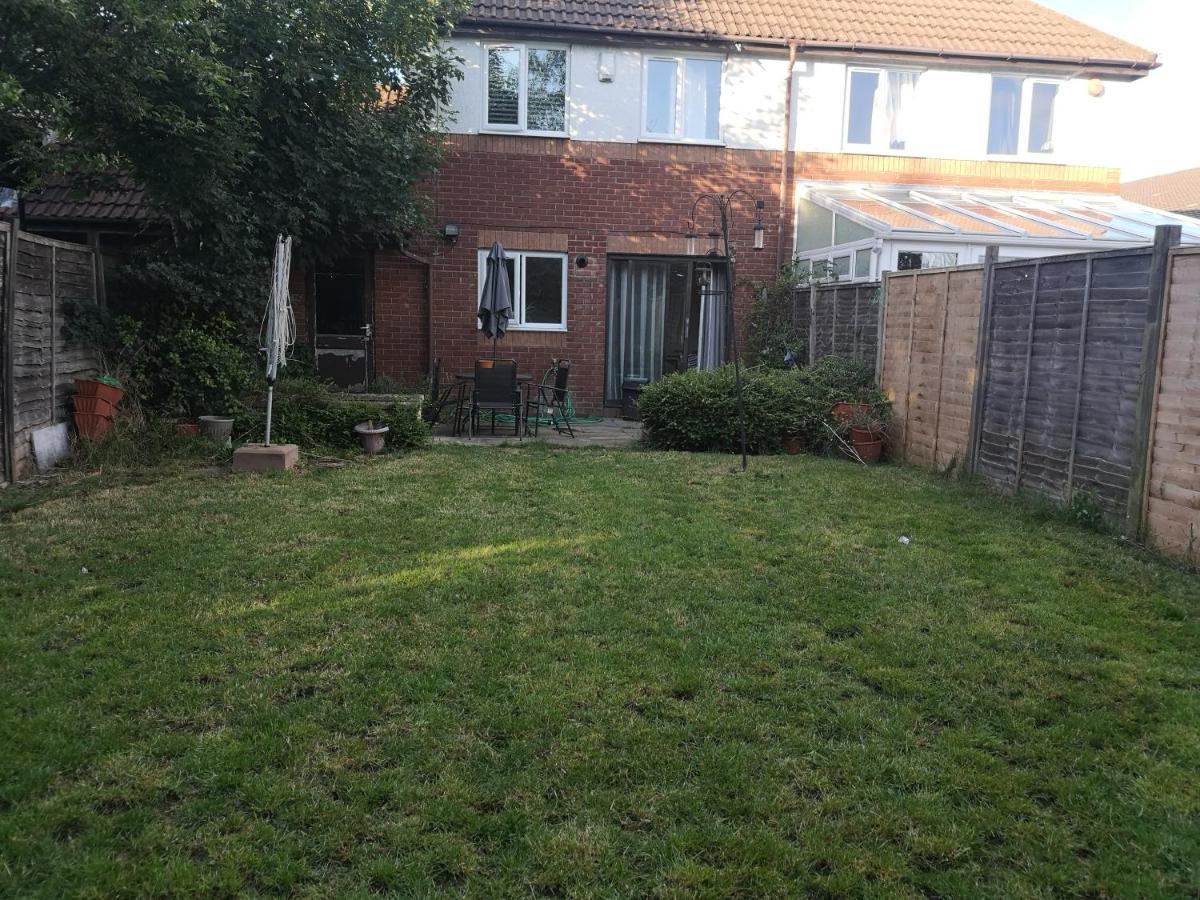 Contractor accommodation- Central MK location Spacious garden Fast WIFI Parking Milton Keynes Exterior foto